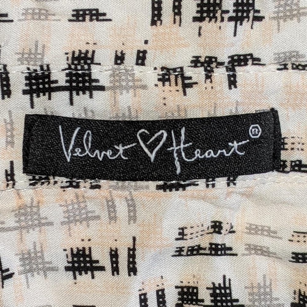 Velvet Heart, Patterned Button Up - Picture 11 of 11